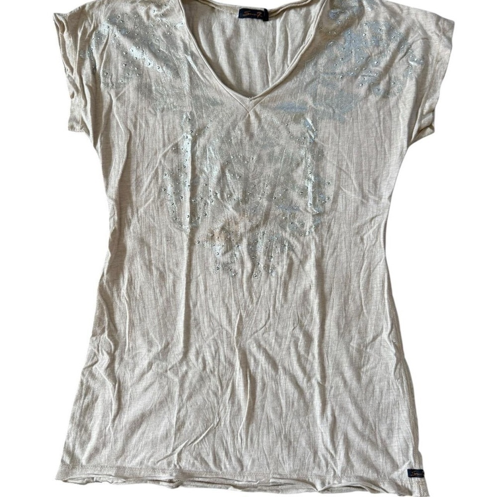 Seven7 Silver Graphic V-Neck Tee – Size Small

Lightweight gray tee